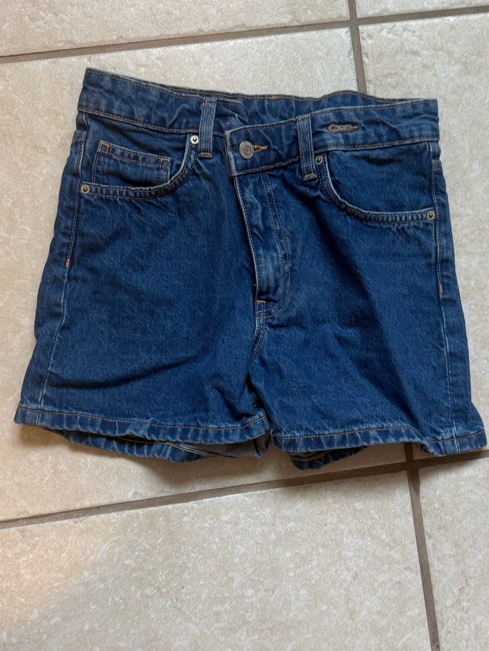 Zara Women’s Denim Shorts in Deep Blue Wash